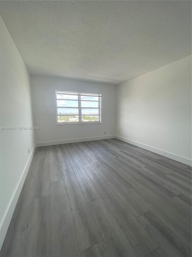 Photo - 900 NE 18th Ave Unit 1004