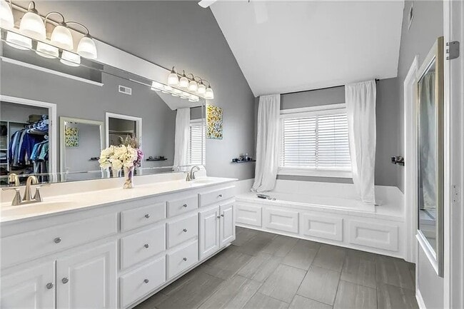 Photo - 1327 Huntington Dr