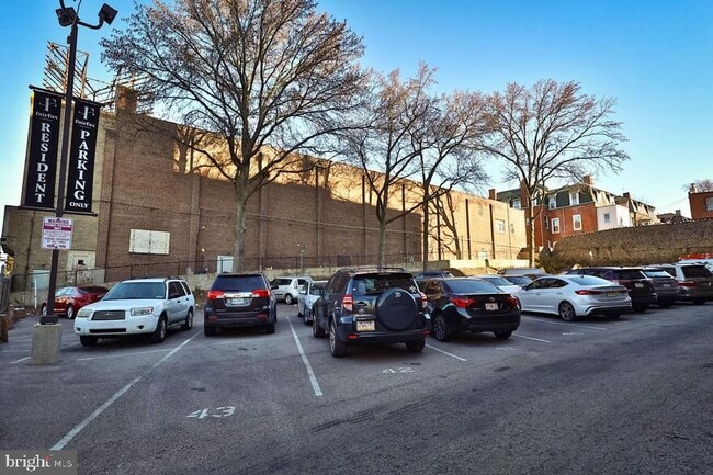 Building Photo - 4247 Locust St Unit 1B-617 Rental