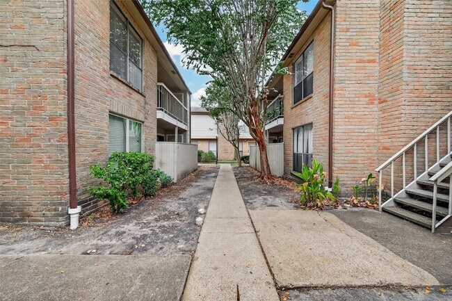 Photo - 2120 Wilcrest Dr Unit 220