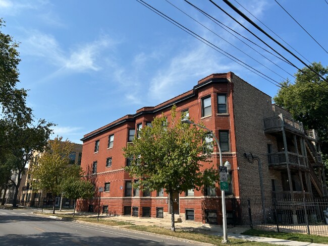 Building Photo - 1140 E Marquette Rd Rental