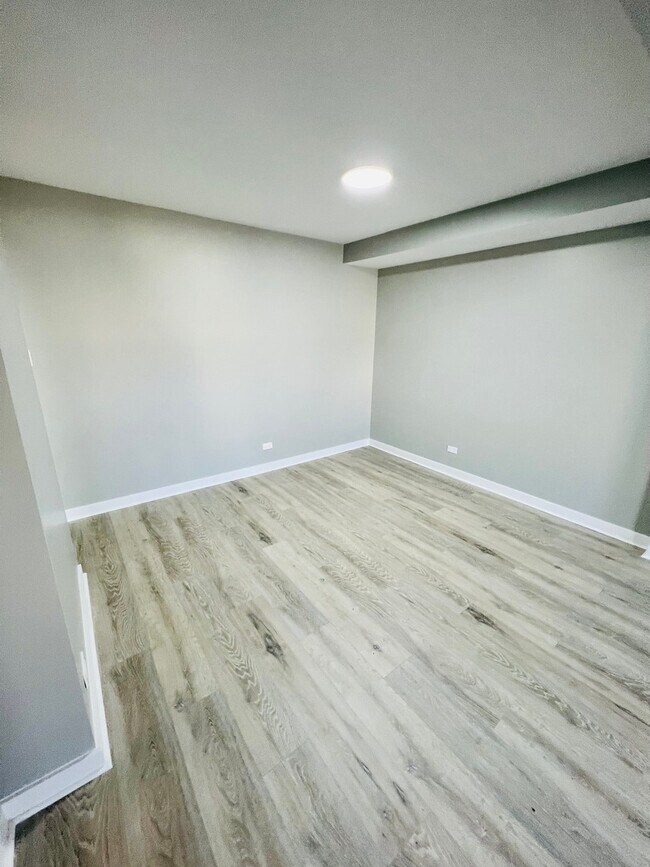 Photo - 2021 Farnham Ct