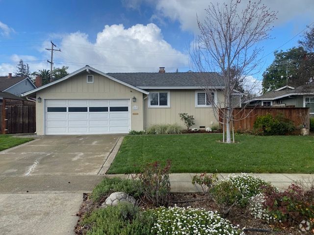 Building Photo - 137 Hollycrest Dr Rental