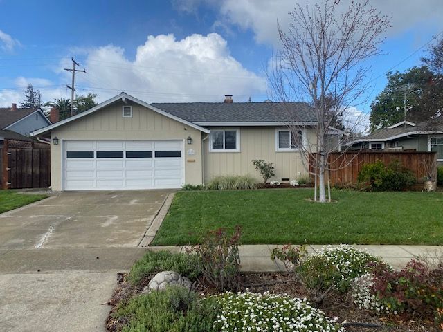 Building Photo - 137 Hollycrest Dr Rental