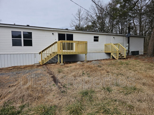 Photo - 946 Harbin Rd