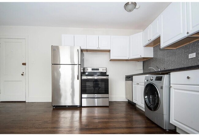 Photo - 3345 N Marshfield Ave