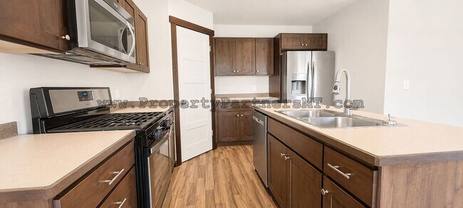 Photo - *** Modern *** 3 Bed 2.5 Bath Townhouse
