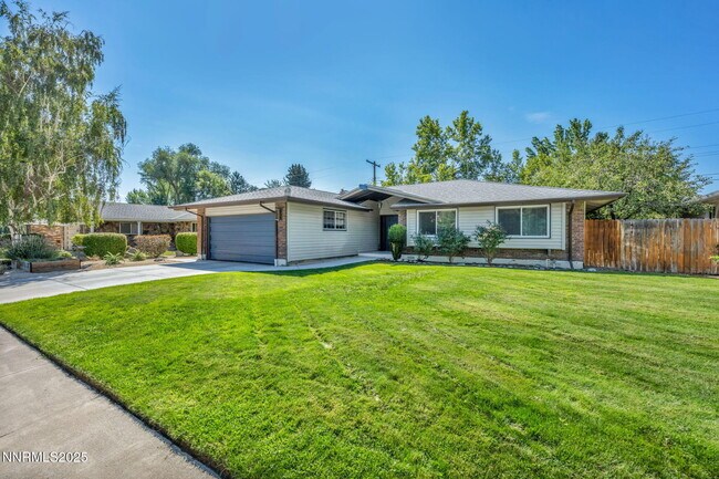 Photo - 1490 Foster Dr