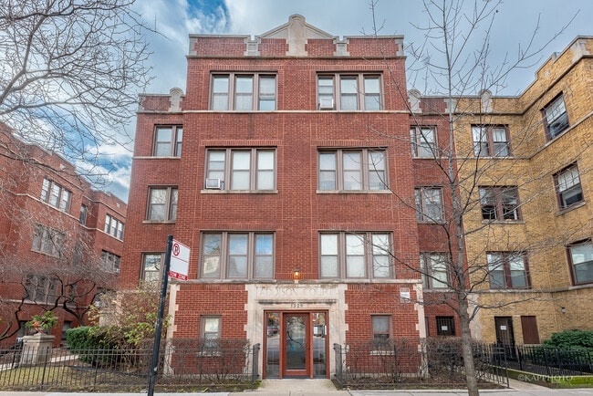 Building Photo - 1329 W Addison St Unit 1A