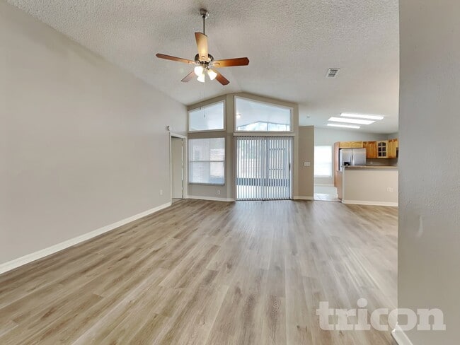 Photo - 914 Whisper Lake Dr
