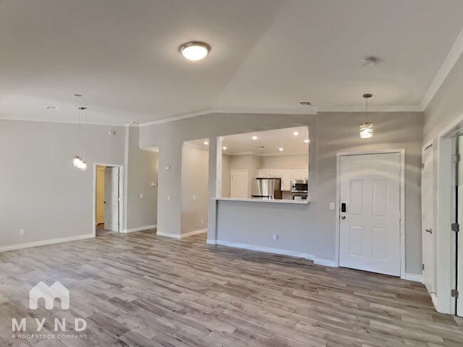 Photo - 900 Domnus Ln Unidad 204