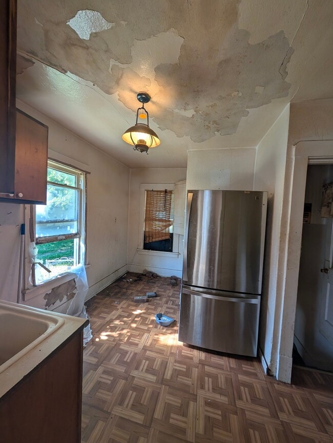 Photo - 715 W Thrush Ave