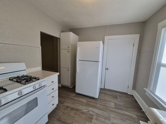 Photo - 2 bedroom, 1 bathroom home on large corner...