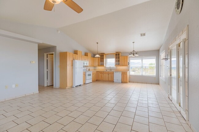 Photo - Home with Amazing Vews!