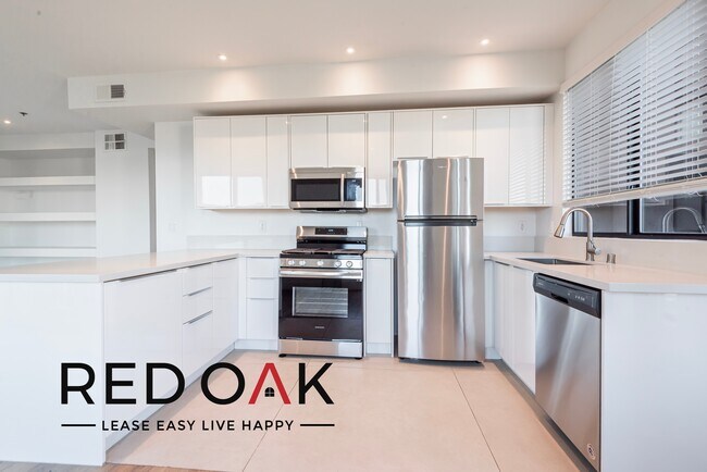 Photo - 8811 Burton Way Unidad 411