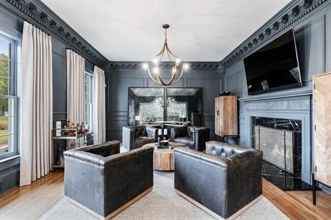 Photo - 1445 Hillside Dr SW