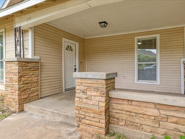 Photo - 533 E Woodard St