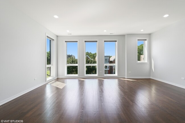 Photo - 648 E Bowen Ave Unit 3