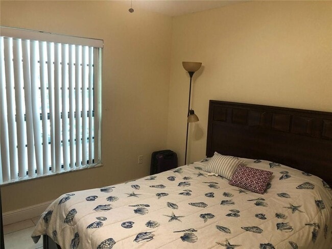 Building Photo - 10411 N Kendall Dr Unit B203