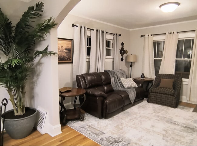 Photo - 607 7th Ave SE