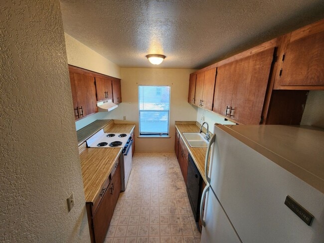 Photo - 2048 Swazey St Unidad B