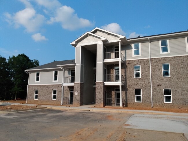 Peaks of Dahlonega - Peaks of Dahlonega Apartments