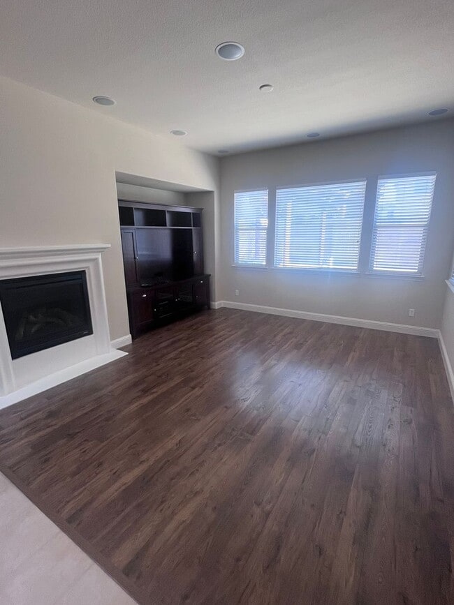 Photo - BEAUTIFUL HOME IN ELK GROVE WITH POOL!!