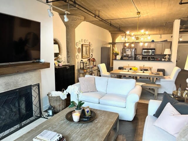 Photo - 411 W Ontario St Unidad 525