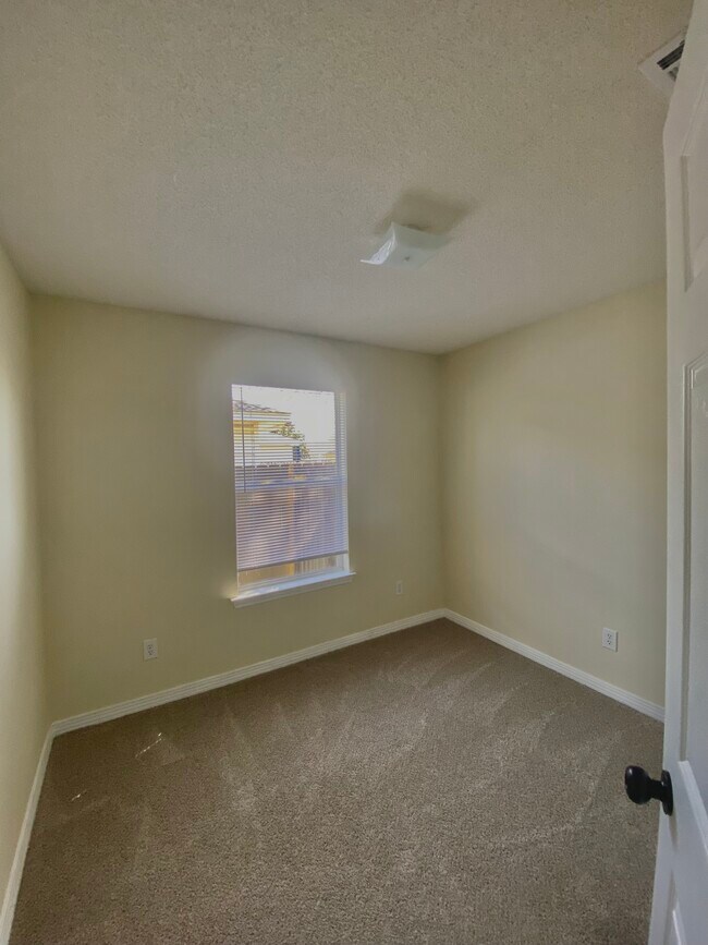 Photo - 1082 Antigua Cir