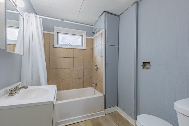 Photo - 383 Champlain St