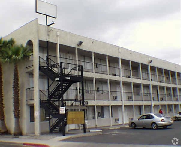 Avalon, Arms Apartaments