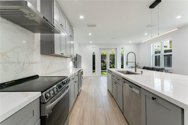 3125 Paola Dr