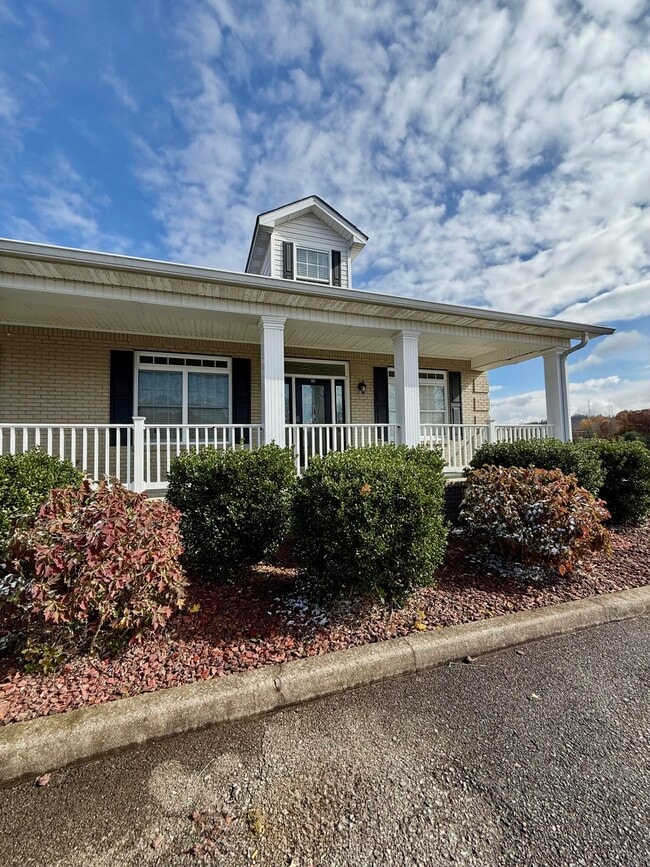 Building Photo - 98 Melrose Dr