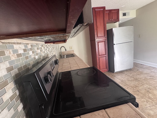 Photo - 310 Ella St Unidad 114