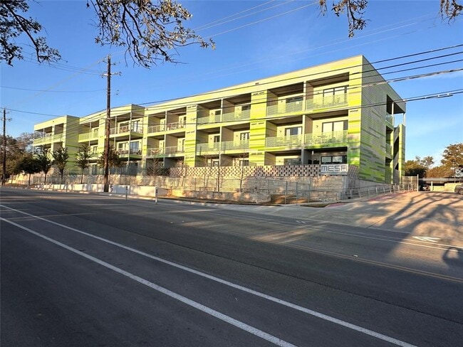 Building Photo - 4004 Banister Ln Unit 312