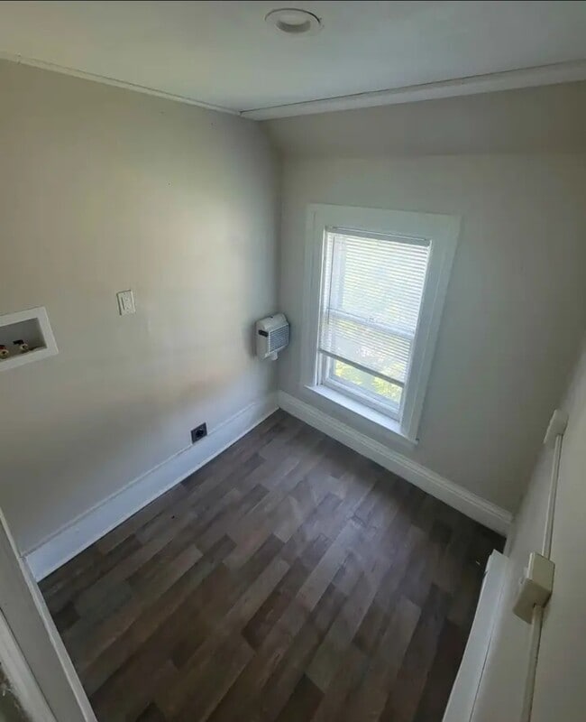 Building Photo - 833 Leray St