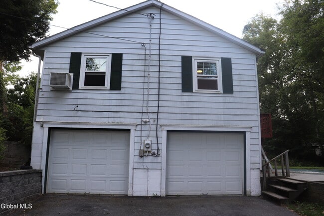 Photo - 8 Sweet Brier Dr