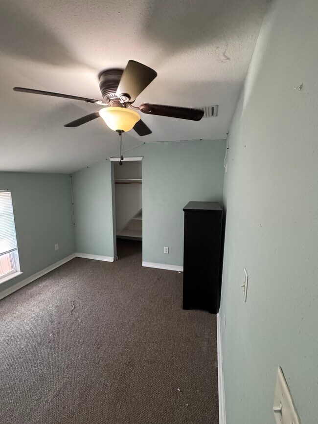 09846516-3 - 312 1/2 S Alabama Ave Unidad Chelsea's Place