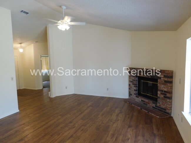Photo - Great 3bd/2ba Home with 2 Car Garage!