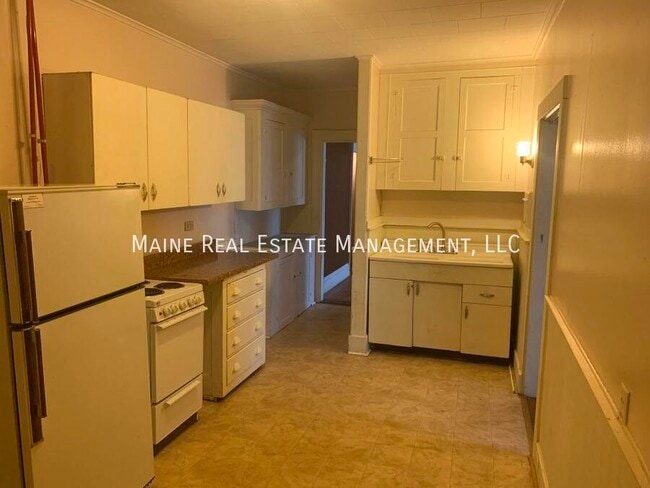 Building Photo - 32 Coombs St Unit 1 Rental