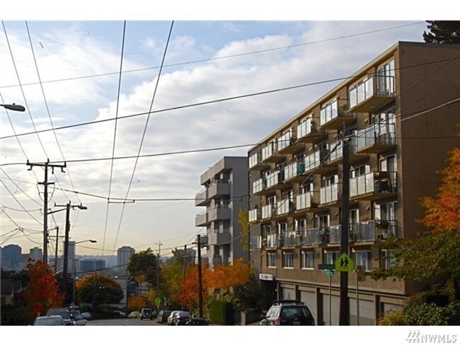 Stylish Lower Queen Anne 1-Bedroom Condo w... - Stylish Lower Queen Anne 1-Bedroom Condo w... Unit 202