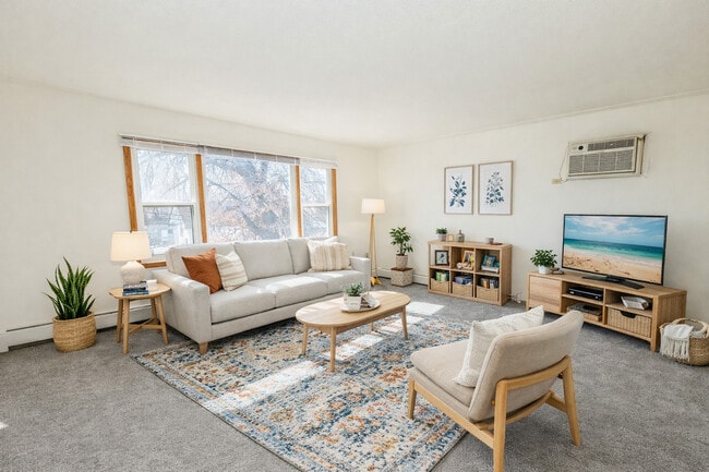 Building Photo - Longfellow Place