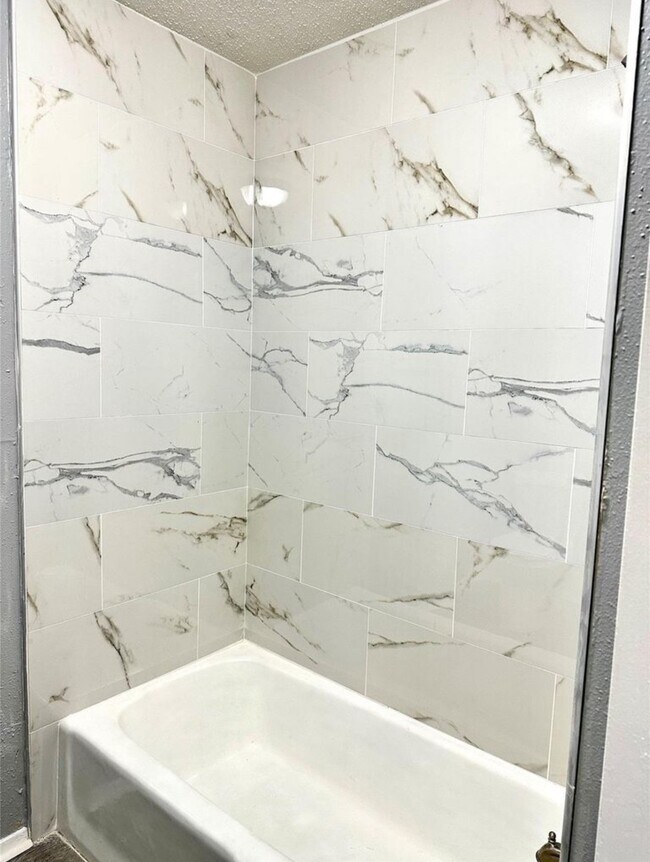 Photo - 4515 Oxford St