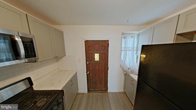 Photo - 6380 Marsden St