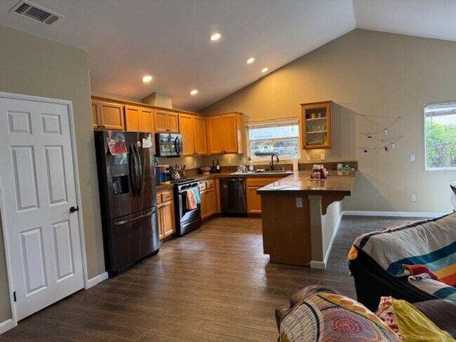 541 Fairchild Ln