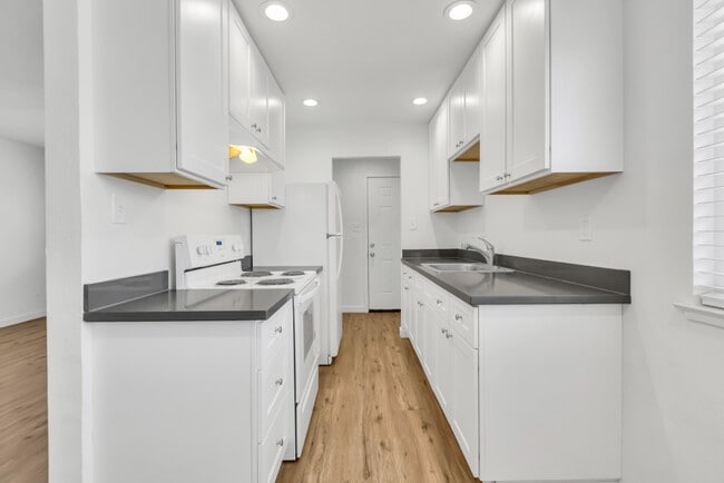 Building Photo - 2405 Cava Ct Unit 4