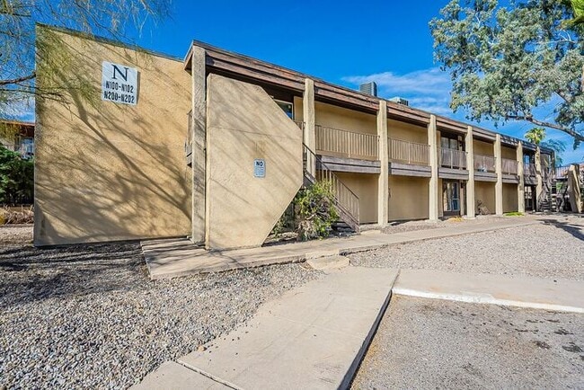 Photo - 1620 N Wilmot Rd