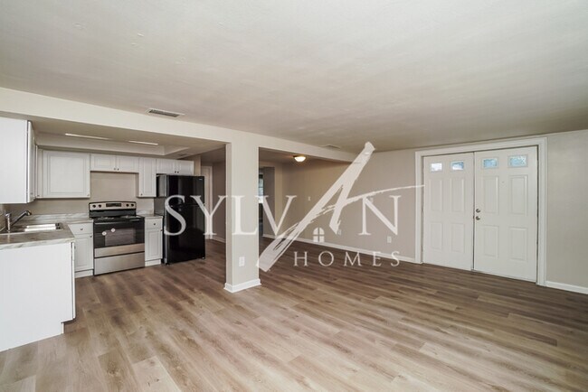 Photo - Lease today! No extra charge for contentme...