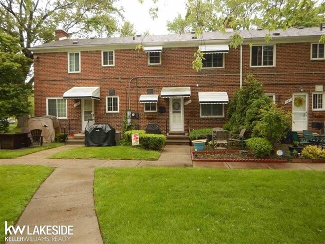 Photo - 22833 Lakeshore Dr