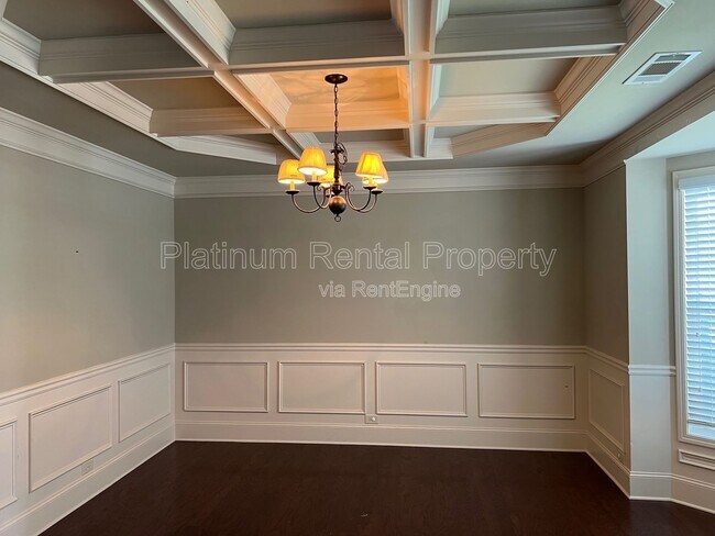 Photo - 4770 Leatherstone Way